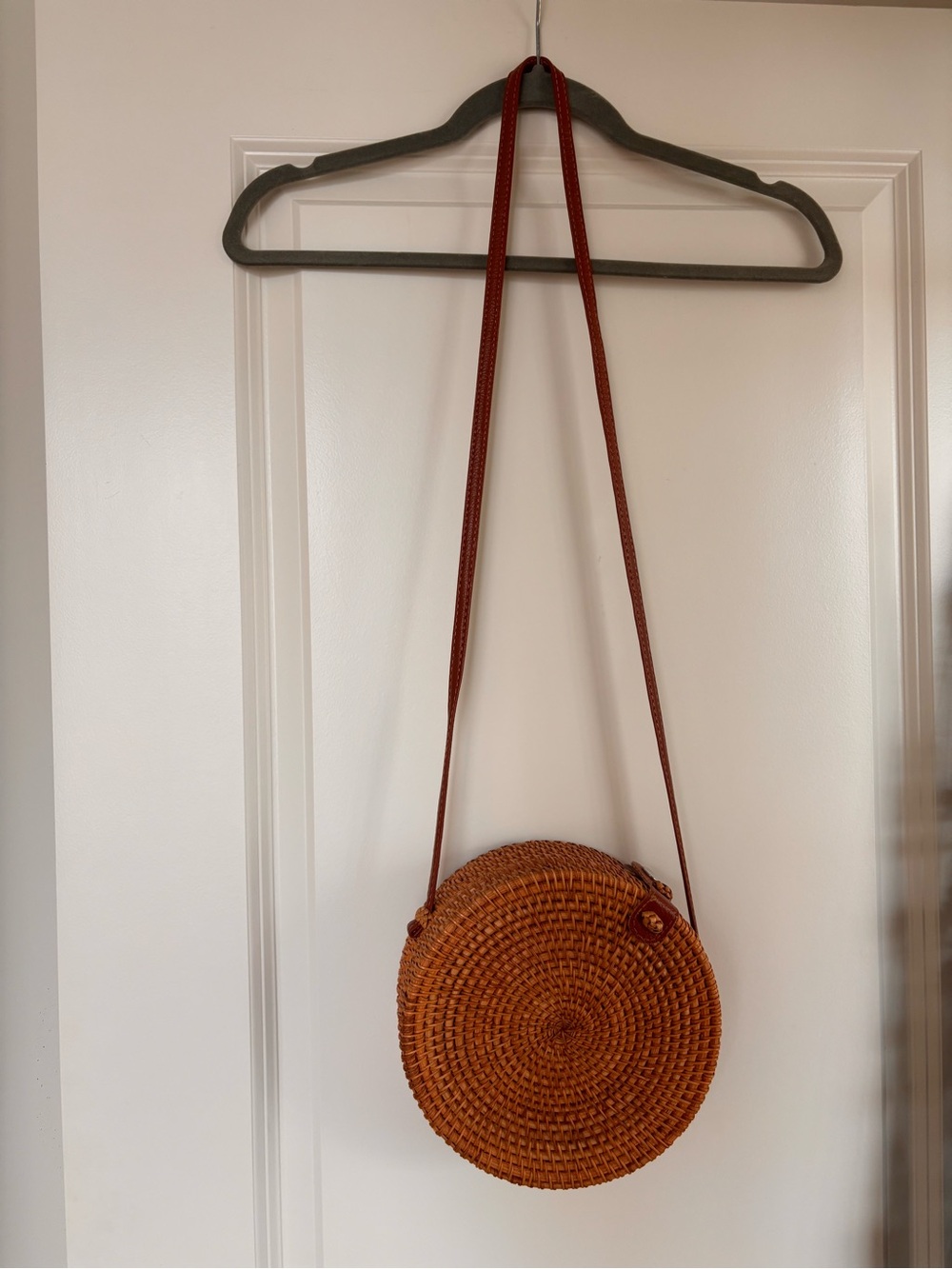 Round Woven Crossbody Bag in Tan